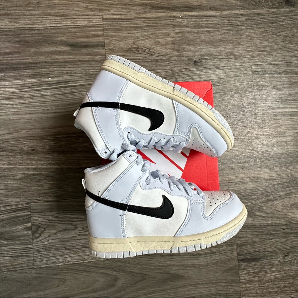 Nike Dunk High Sneakers Grade-school Football Grey/Summit White  Size 4Y